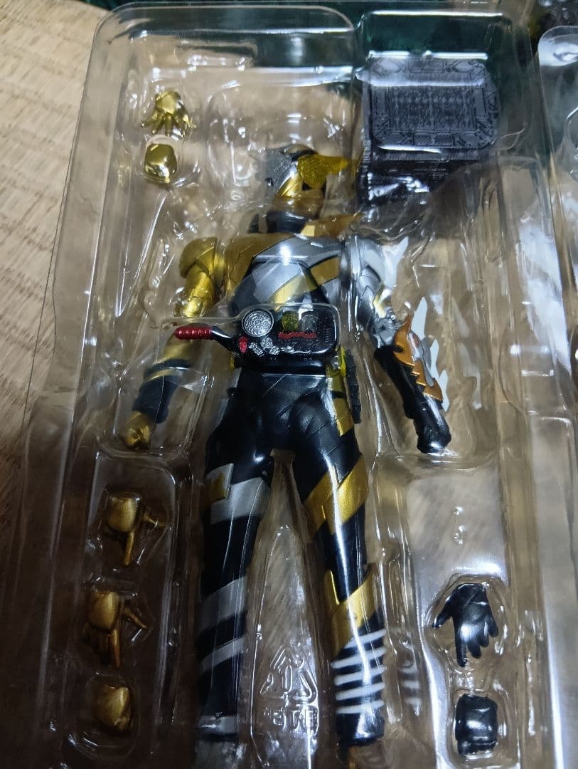 フィギュアーツ仮面ライダービルド　ジーニアス、ラビットドラゴン、エボル