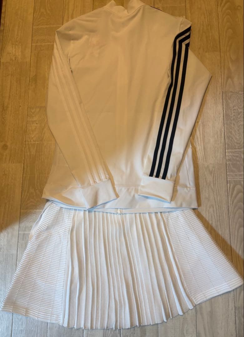 adidas ホワイトジャケットとスカートセット