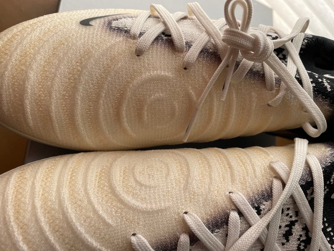 Nike Phantom サッカーシューズ ホワイト/ブラック/ゴールド