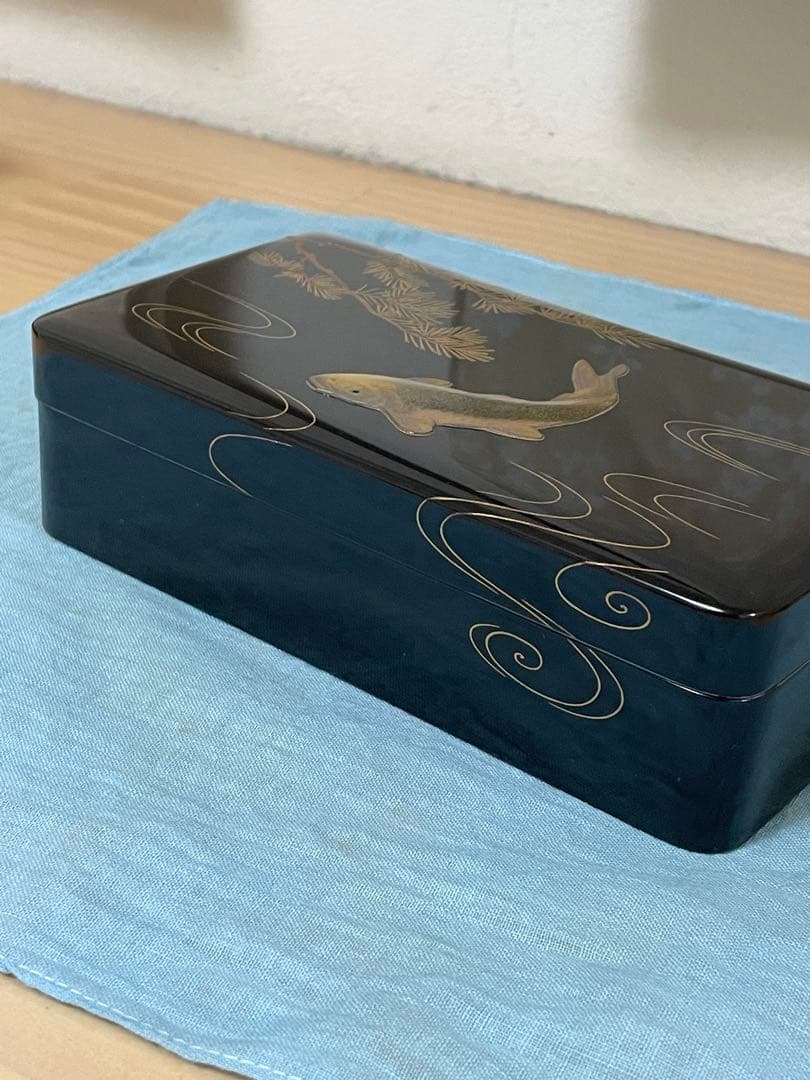 象彦漆器 【松鯉蒔絵 莨箱】