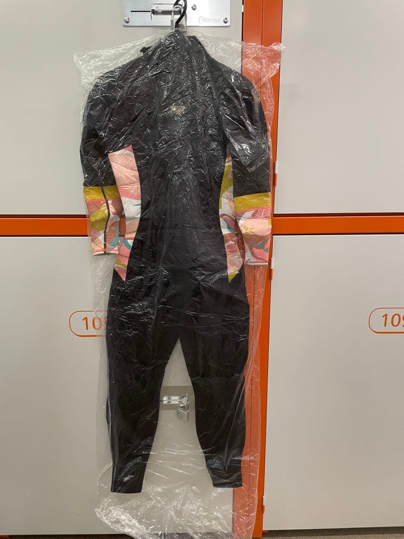 【新品•未使用•タグ付】ROXYウェットスーツ2.5/2mm 2022年春夏 M