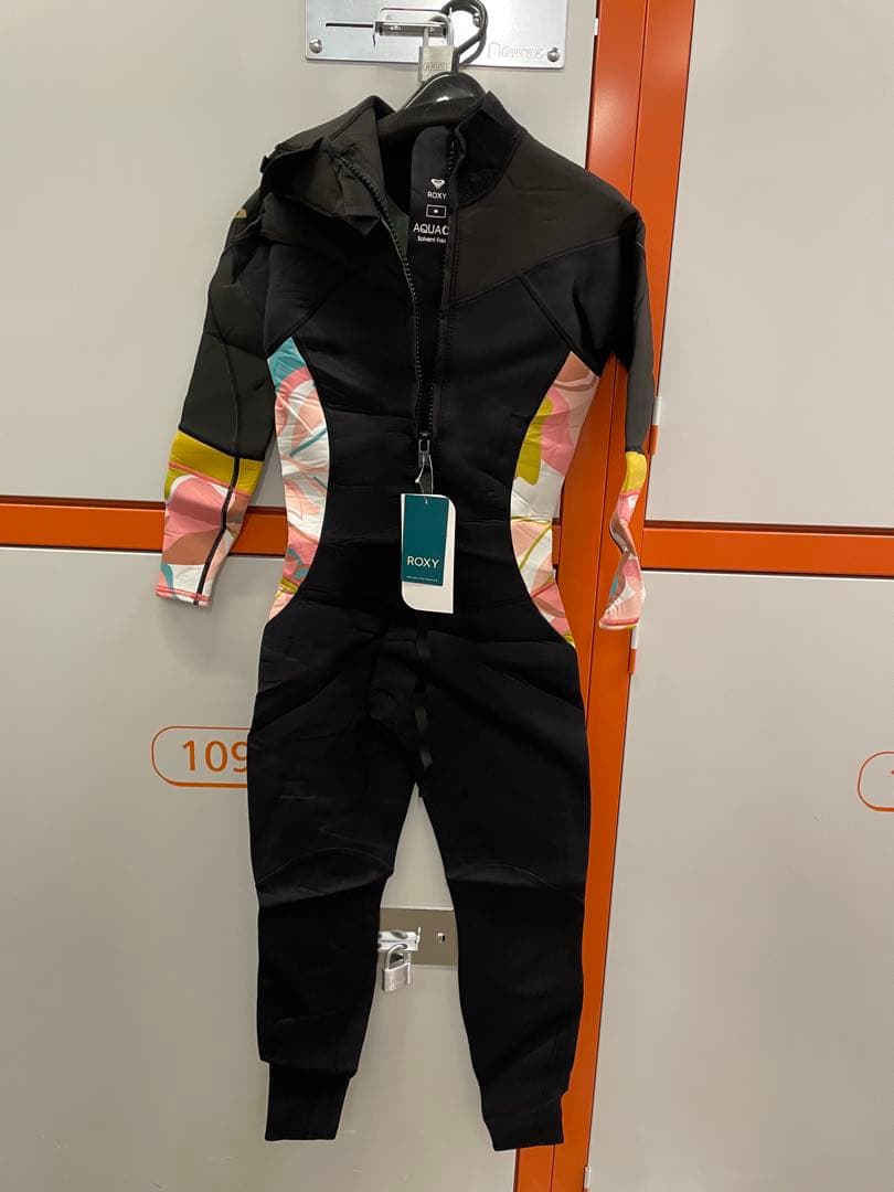 【新品•未使用•タグ付】ROXYウェットスーツ2.5/2mm 2022年春夏 M