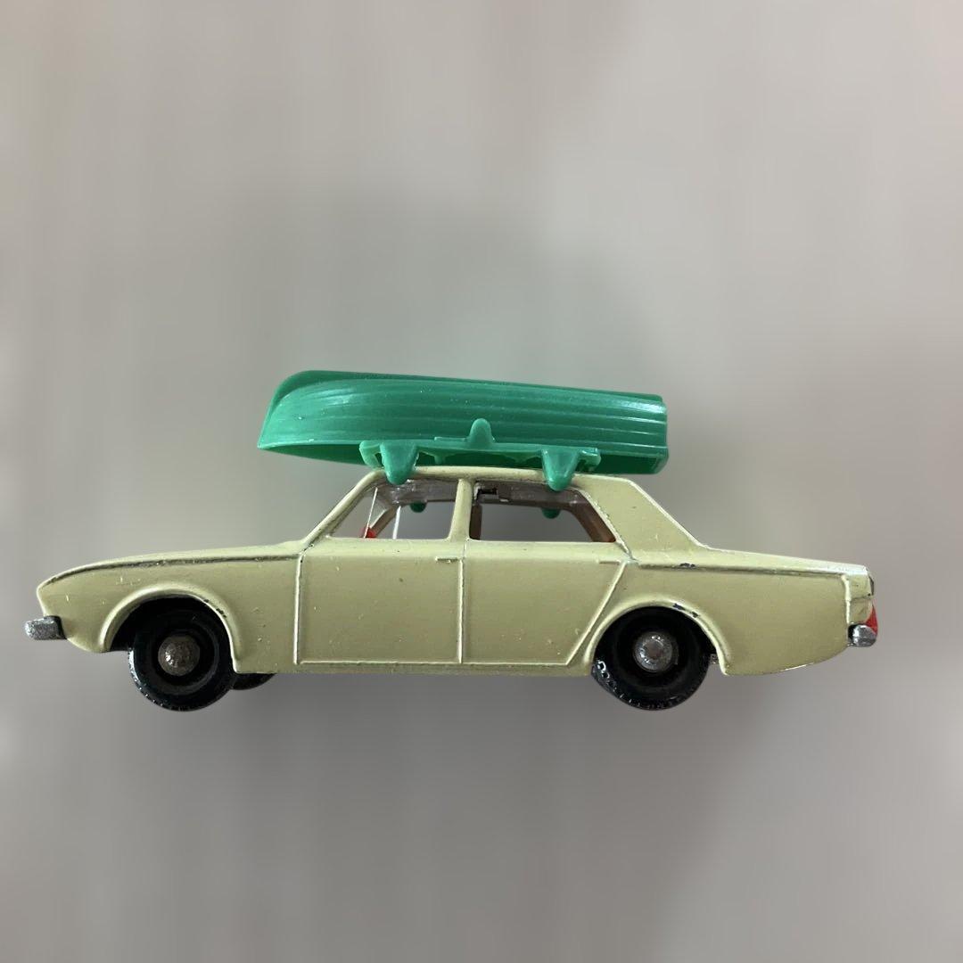 ミニカー　マッチボックス　45 フォード コルセア＆ボート