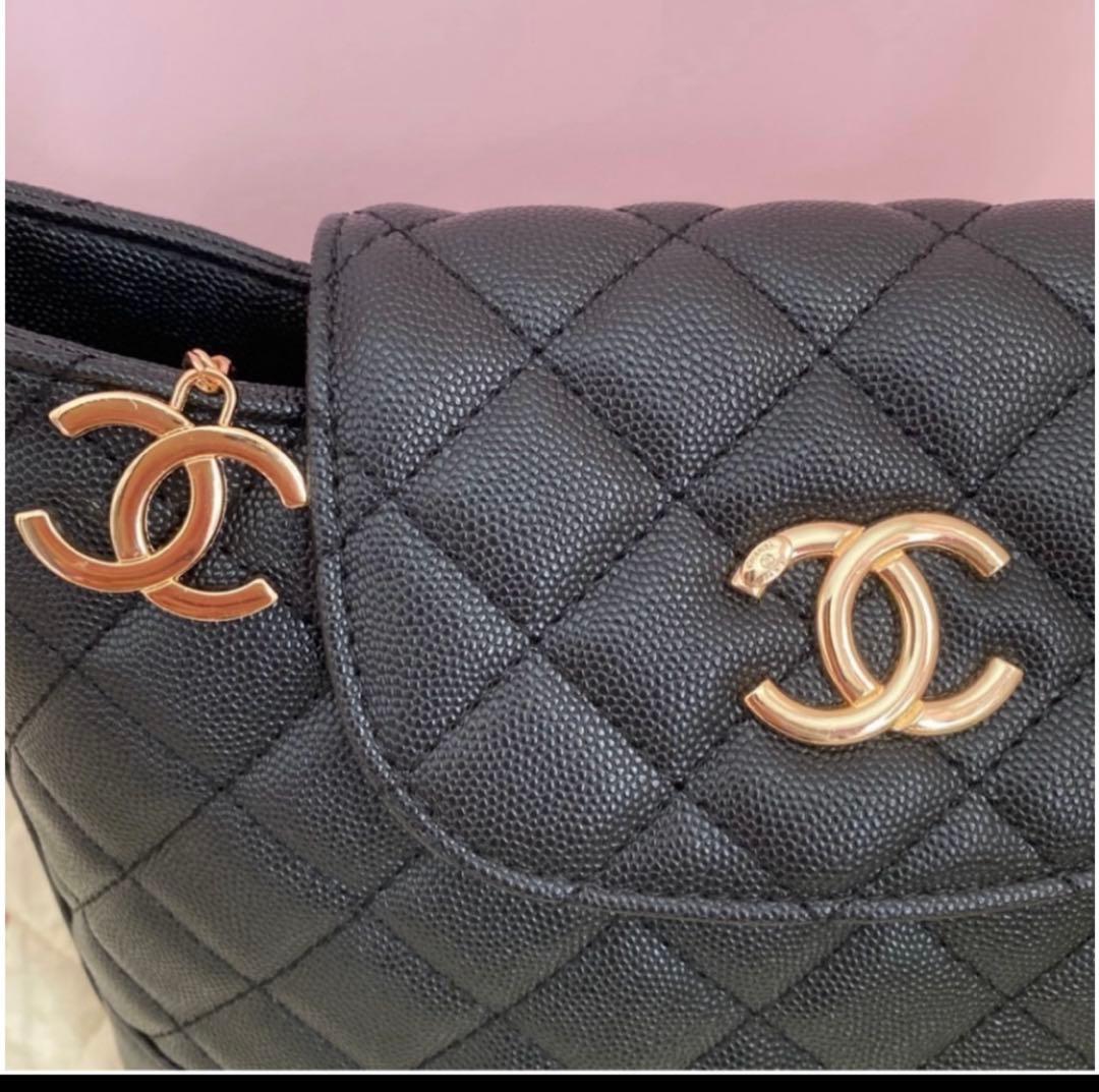 ち*ん様 新品未使用　CHANEL ミニホーボーバッグ 黒