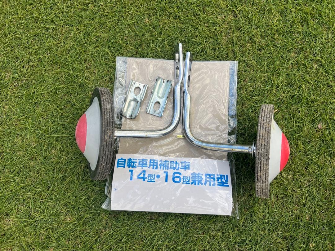 茶碗蒸し 16インチ　ハローキティ 子供用自転車 赤　補助輪付き