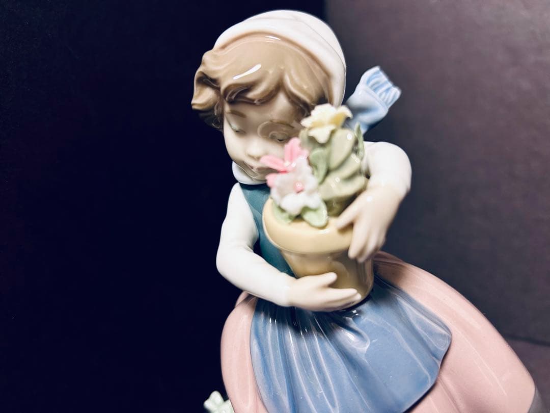 リヤドロ ＃5223「春が来た」 フィギュリン置物