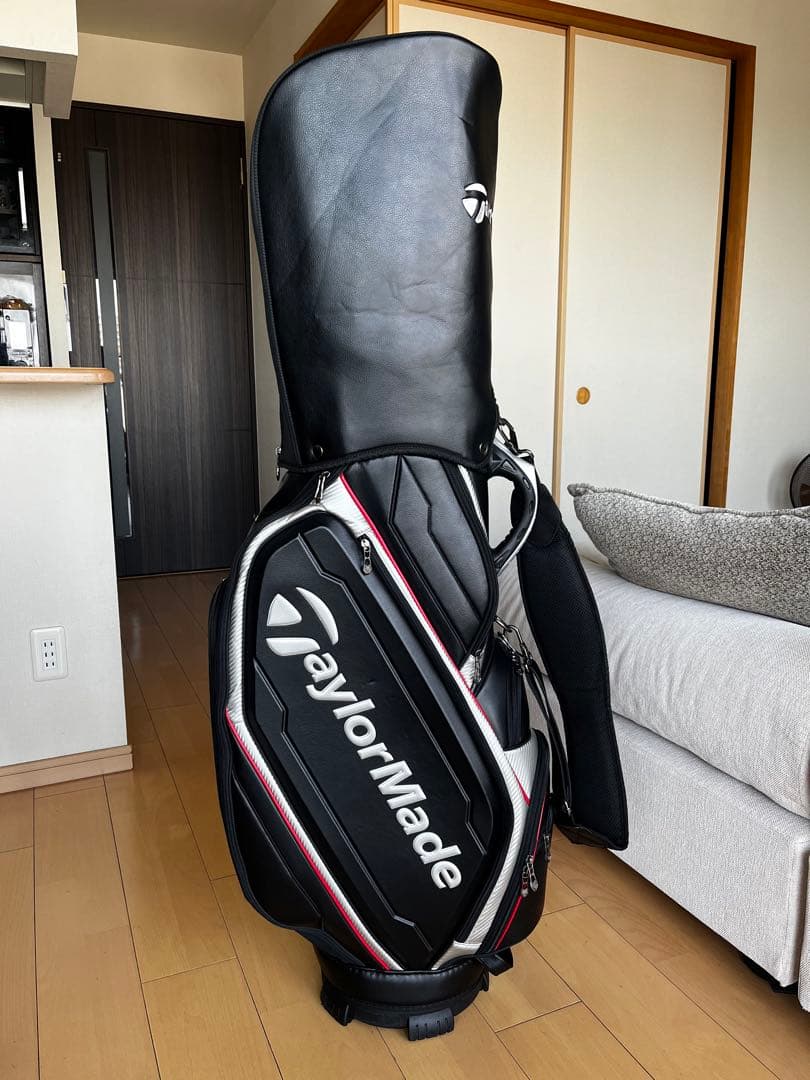 超美品！テーラーメイド　ハイグレード黒キャディバッグ　大きめ　9.5型　レザー調