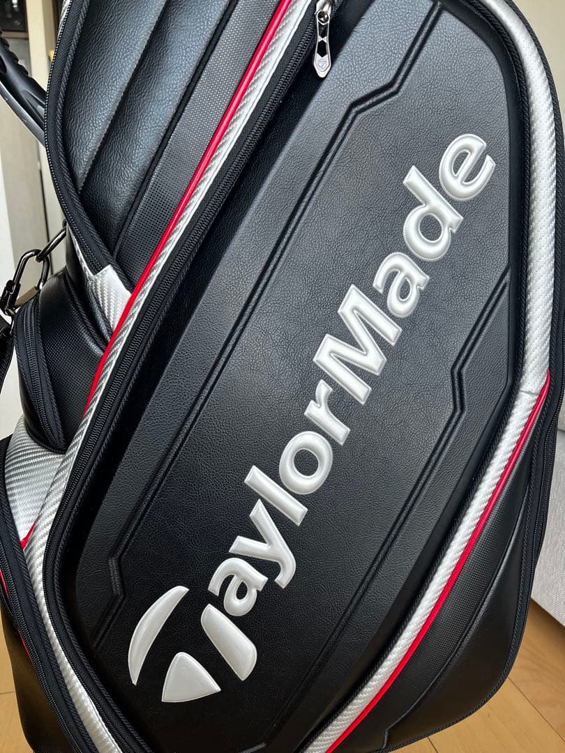 超美品！テーラーメイド　ハイグレード黒キャディバッグ　大きめ　9.5型　レザー調
