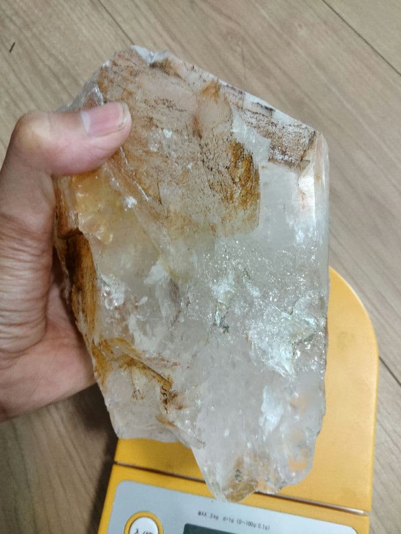 山梨県　乙女鉱山　国産天然水晶　虹入り水晶　1558g　　国産鉱物 硫黄入り水晶