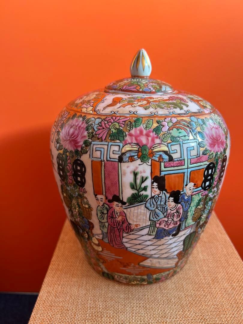 1266  中国　骨董　大清乾隆年製　粉彩人物花鳥文　花瓶　壺　時代物