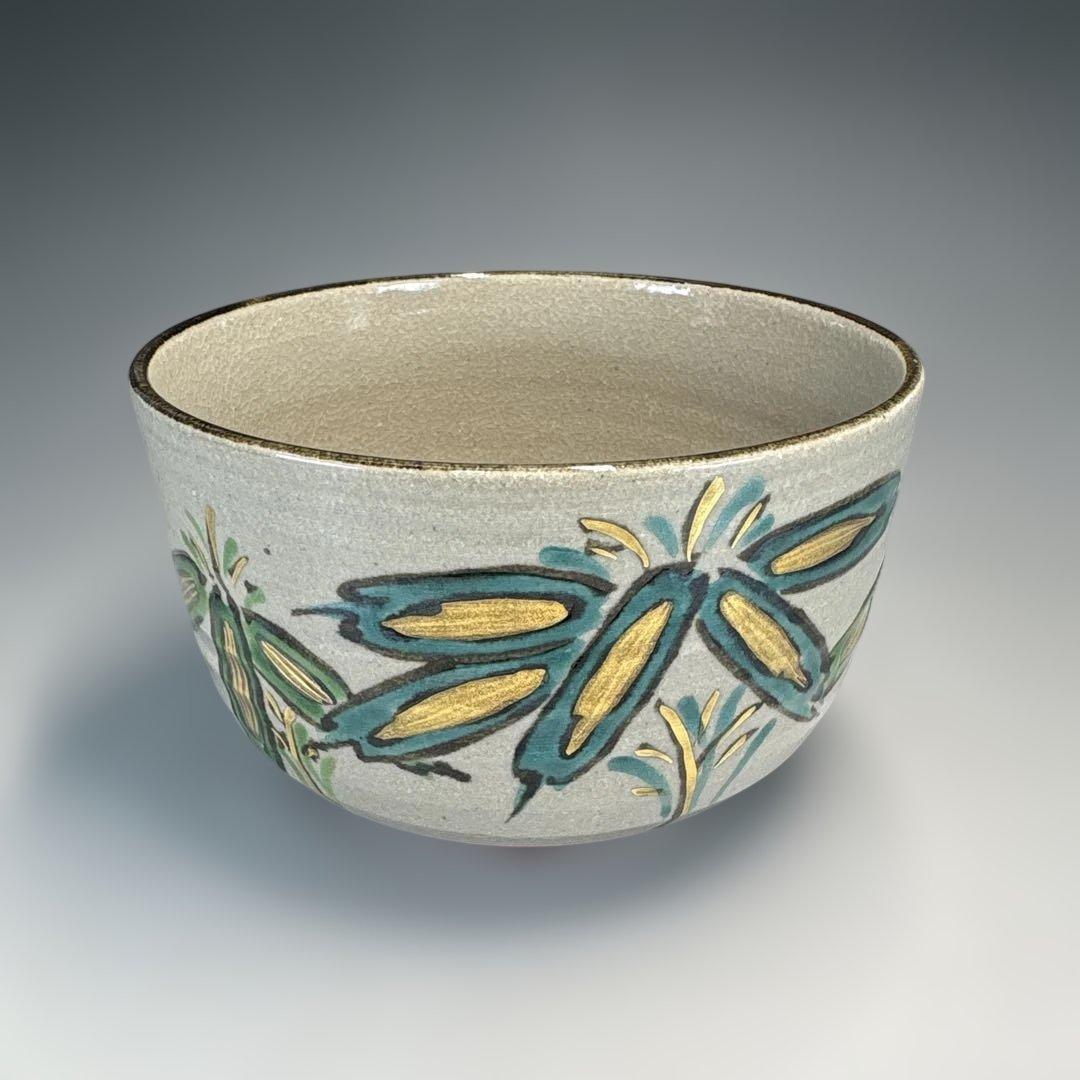 【中古品】暁山造　色絵熊笹茶碗（共箱）