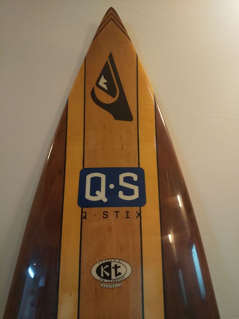 ショップやレストランをオシャレに！木目が綺麗なディスプレイ用サーフボード