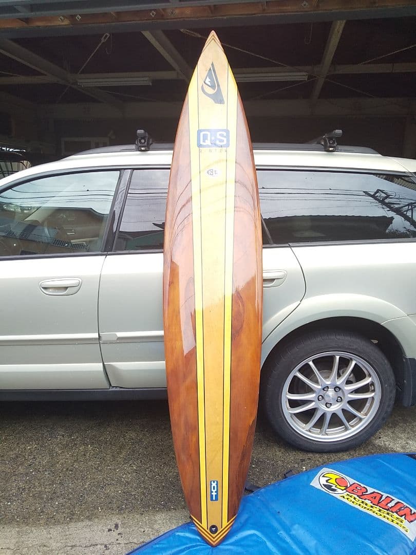 ショップやレストランをオシャレに！木目が綺麗なディスプレイ用サーフボード