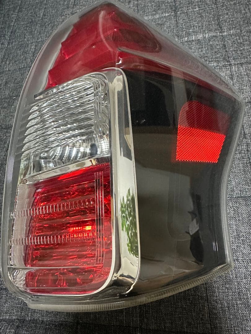 プリウスα G's 寒冷地テール 右側