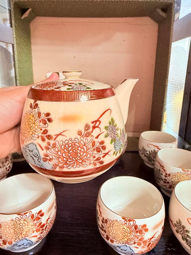 花瓶と九谷焼の茶器セット。