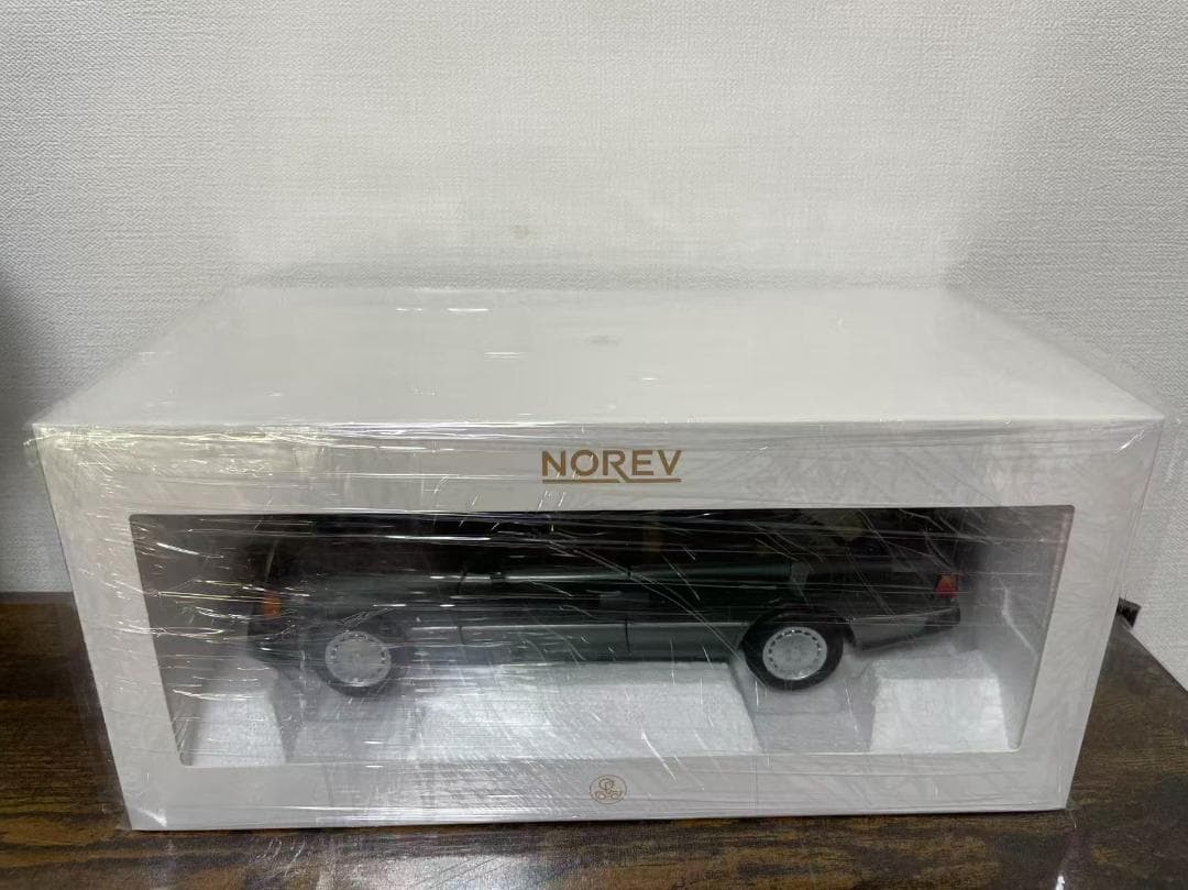 304-055 ノレブ 1/18 メルセデスベンツ 230 E 1990