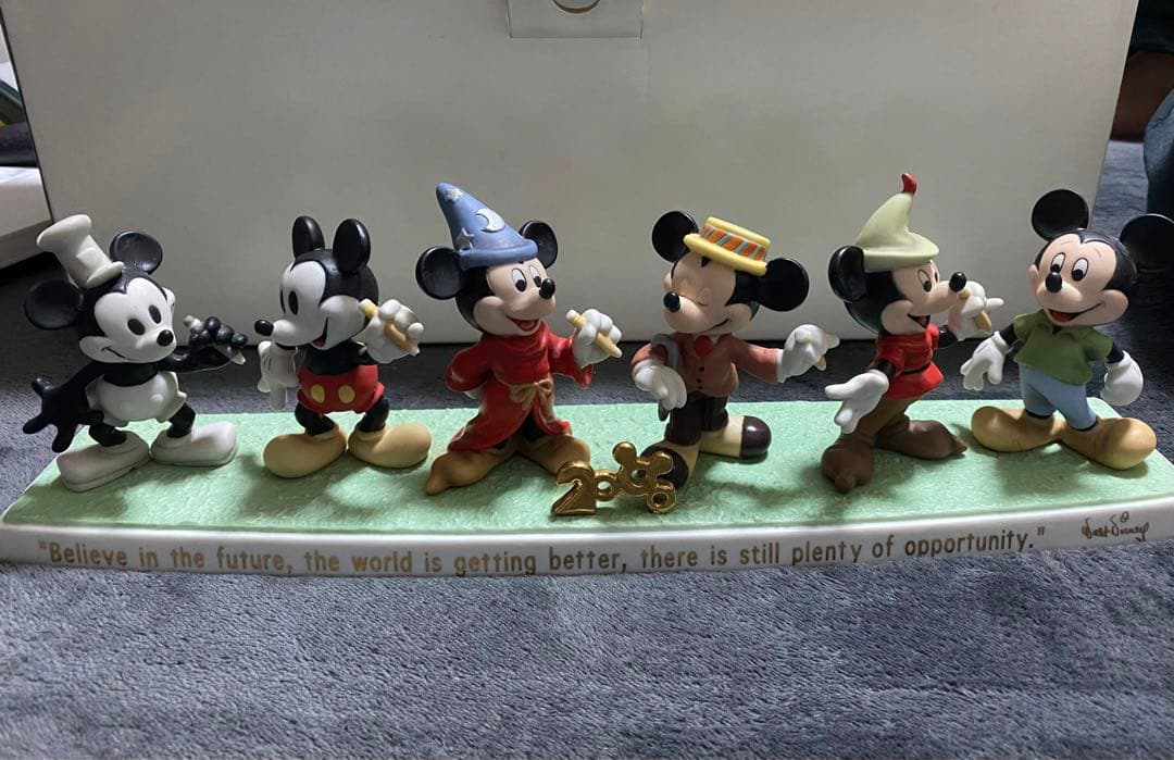 ディズニー　ミッキーマウス　ミレニアムフィギュア　2000年　限定　500 陶器