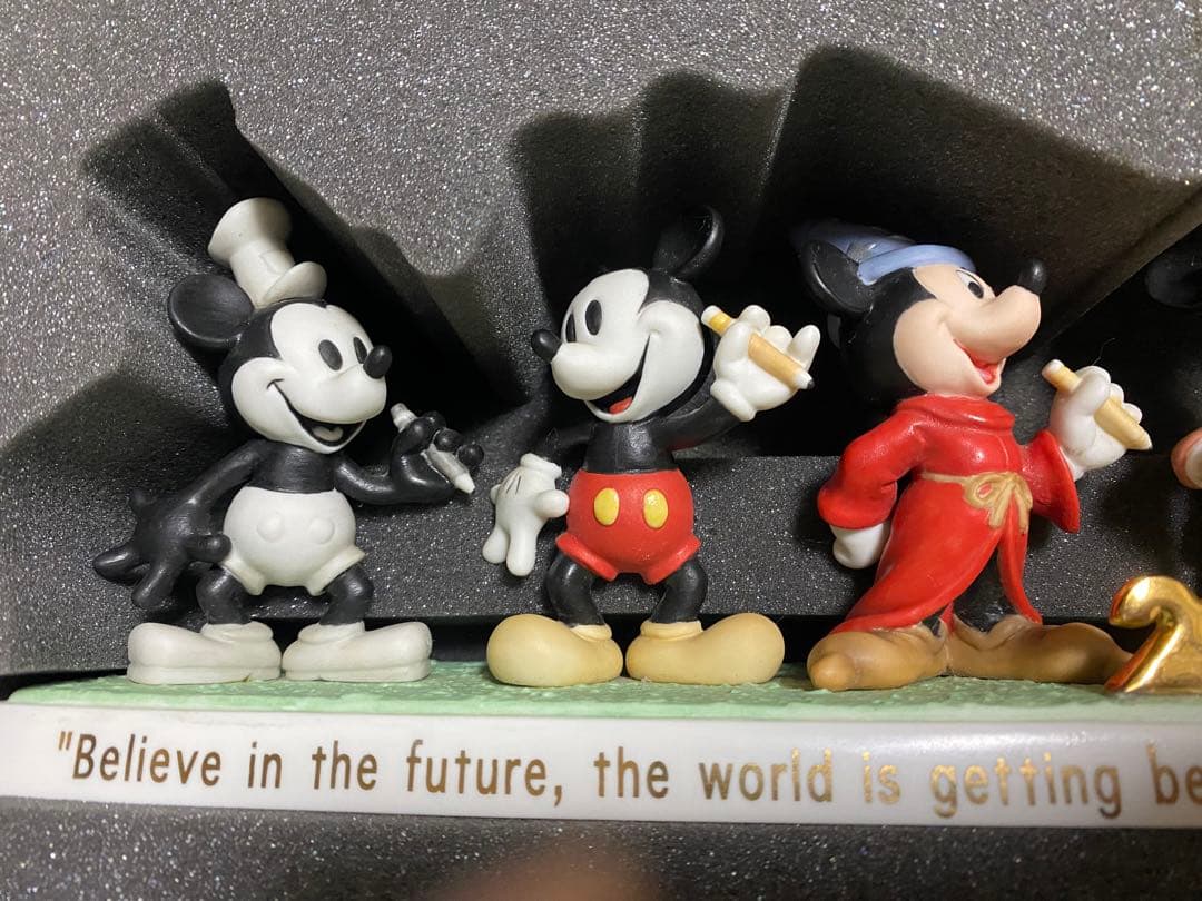 ディズニー　ミッキーマウス　ミレニアムフィギュア　2000年　限定　500 陶器