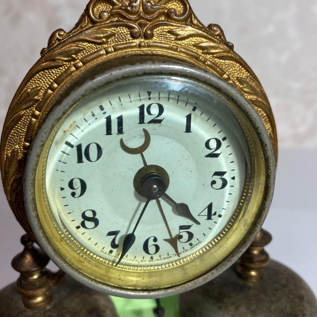 「精工舎」の大正時代のネジ巻き両鈴目覚時計 （硝子台はウランガラス）