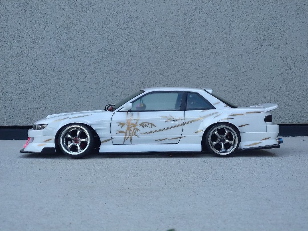 アディクション　Ｓ１３シルビア　ラジコンホディ