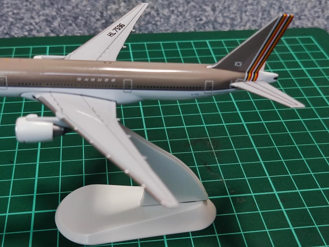 激レア品！　アシアナ航空　 B777 旧塗装　ダイキャストモデル 1:500