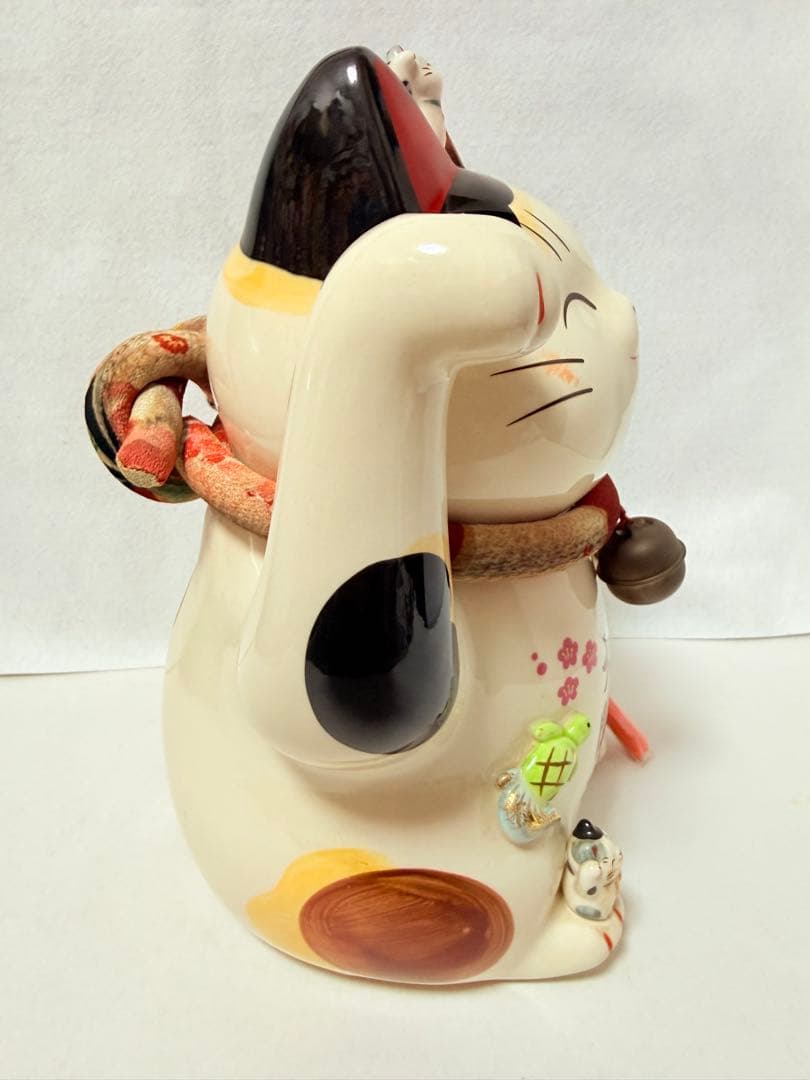 招福 大開運 招き猫 金運UP 置物 薬師窯彩絵　招き猫(ちりめん首輪　8.5号