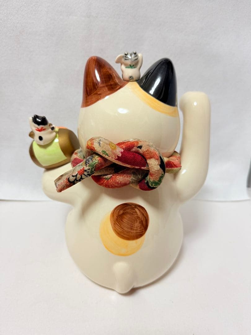 招福 大開運 招き猫 金運UP 置物 薬師窯彩絵　招き猫(ちりめん首輪　8.5号