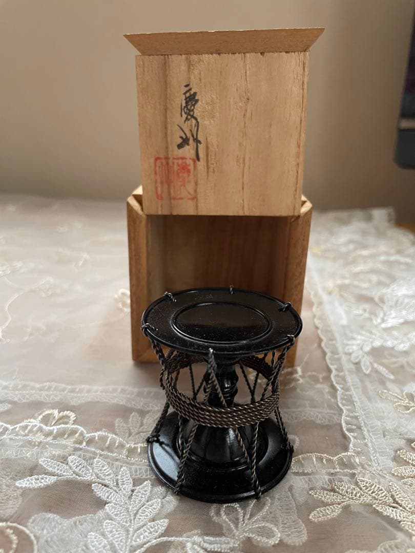 黒漆　銀線紐鼓　井波慶州　蓋置　美品　箱付き