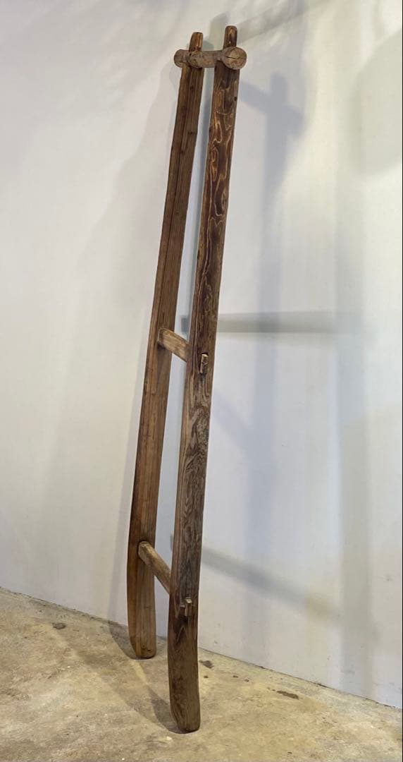 古い木製の梯子 ディスプレイ アンティーク