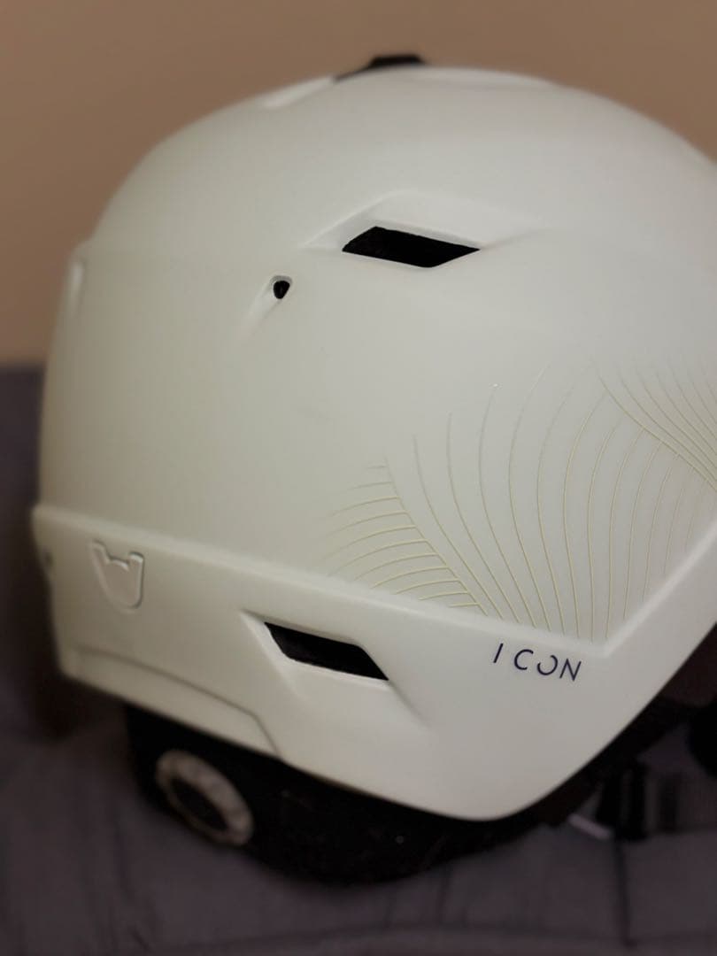 サロモン　バイザーヘルメット　レディース