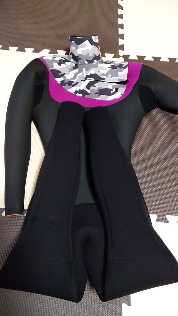 レディースセミドライ　Sサイズ