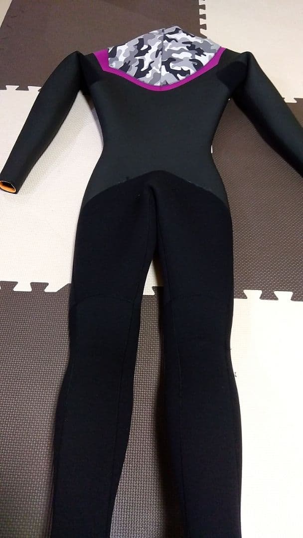 レディースセミドライ　Sサイズ