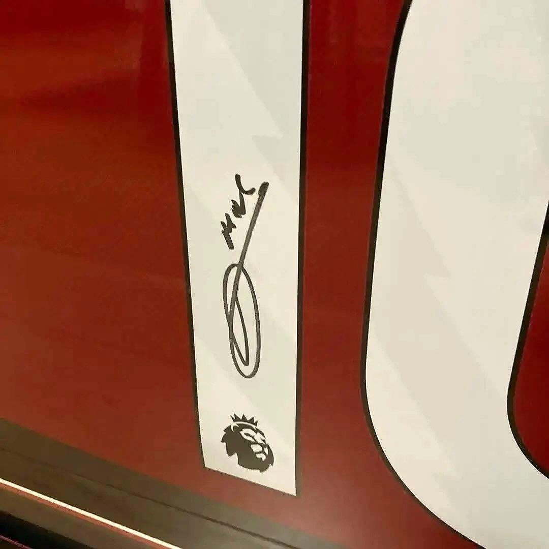 リヴァプール 直筆サイン入り 23/24 マクアリスター 額入りシャツ