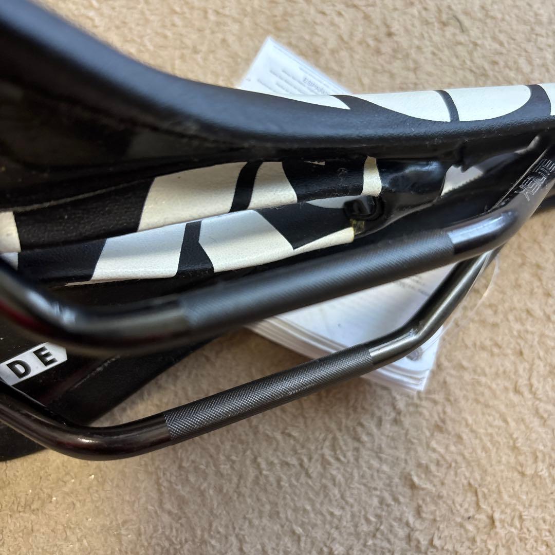 【新品未使用】 San Marco Mash サドル ブラック/ホワイト