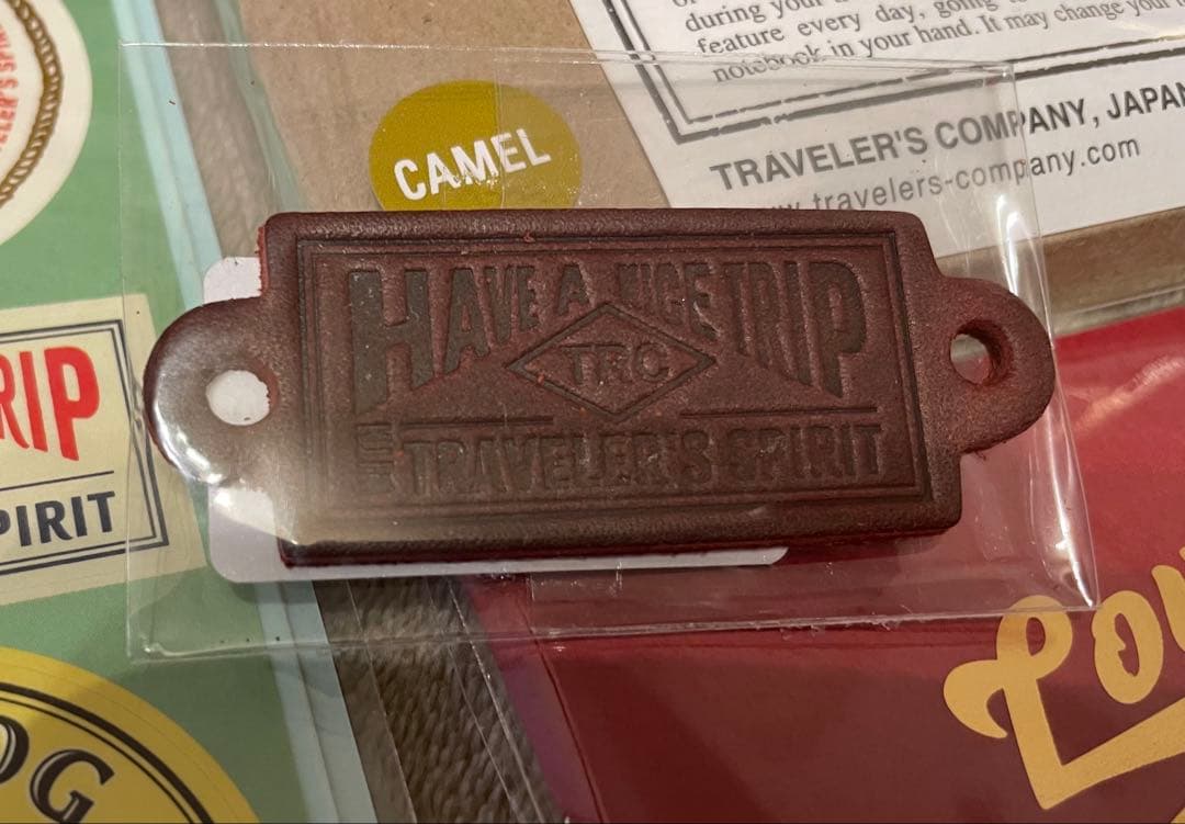 トラベラーズノート パスポートサイズ キャメル 2026 レザータグ love