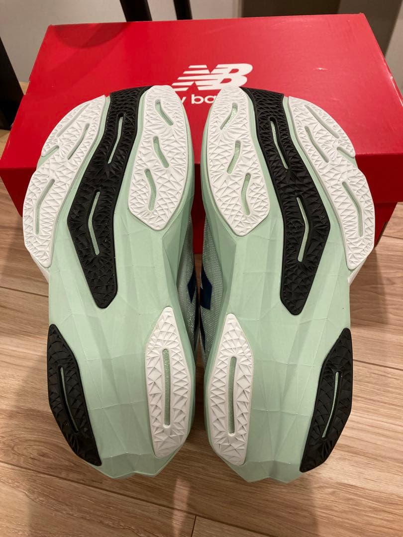 New Balance フューエルセルレベルv4