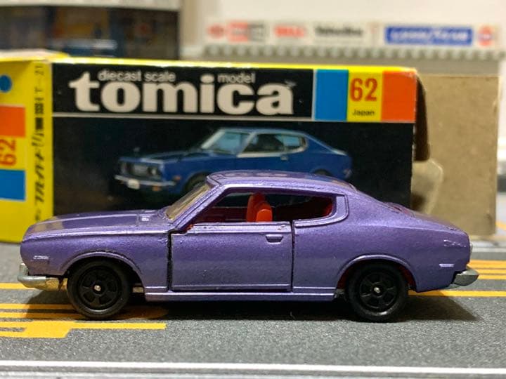 日本製　黒箱トミカ 日産　ブルーバードU エラー品