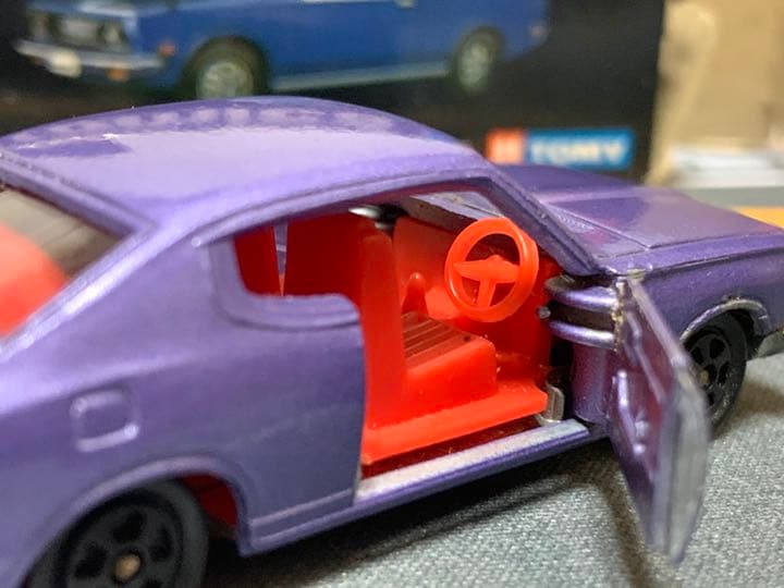 日本製　黒箱トミカ 日産　ブルーバードU エラー品