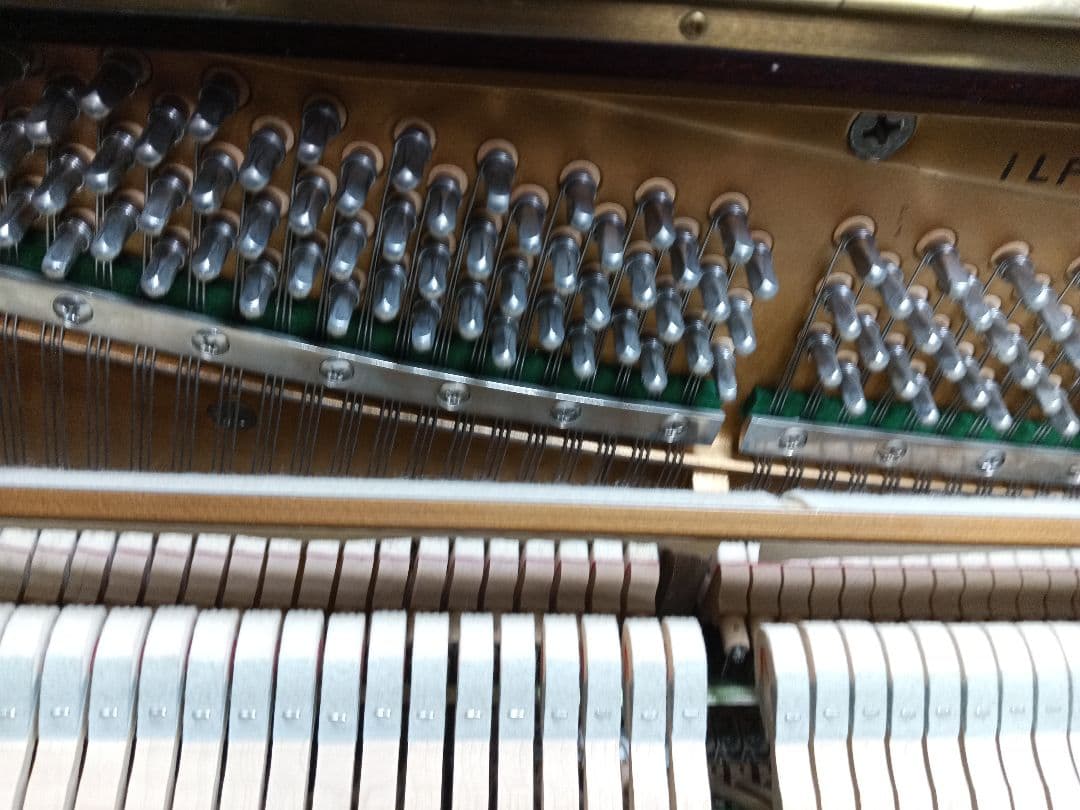 ワインバーグピアノ ベンチ付き