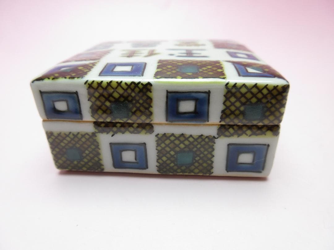 九谷焼 北出不二雄 色絵 千字文 香合 色絵 詩句 香合 E04 71215