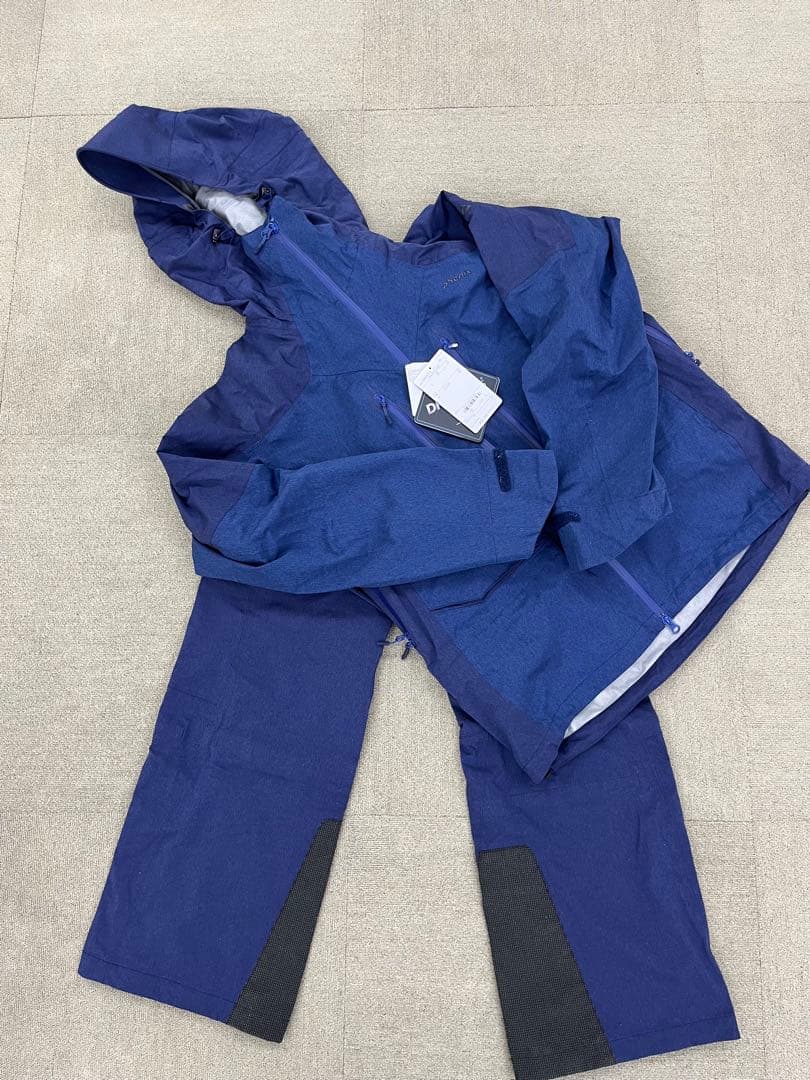 新品未使用　phenix スキーウエア　セット　上Lサイズ 下Mサイズ