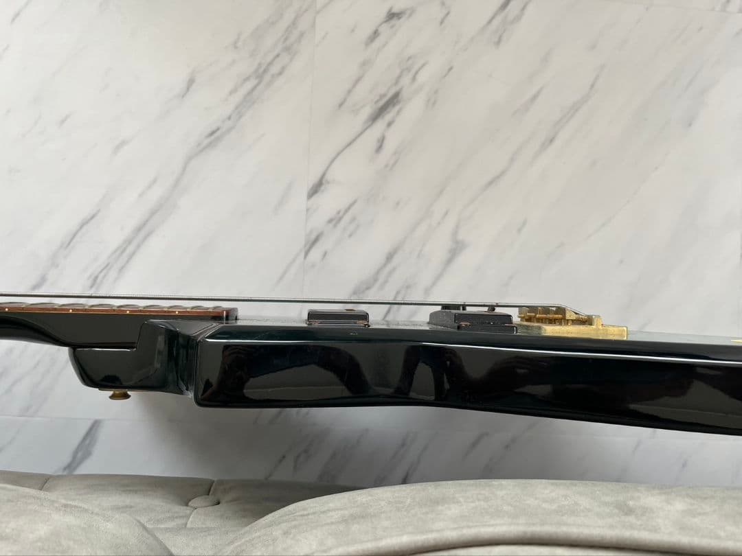 エレキギター　　ベース