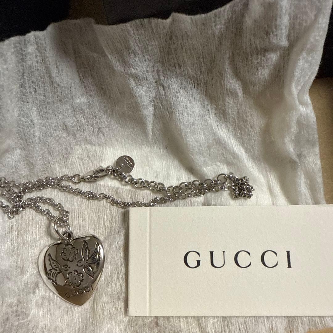 GUCCI ブラインド　フォー　ラブ　ペンダント