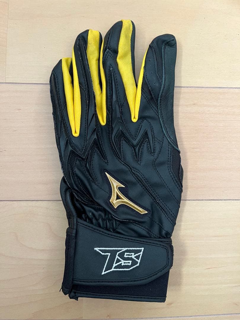 阪神タイガース #8 佐藤輝明 選手 実使用バッティンググローブ