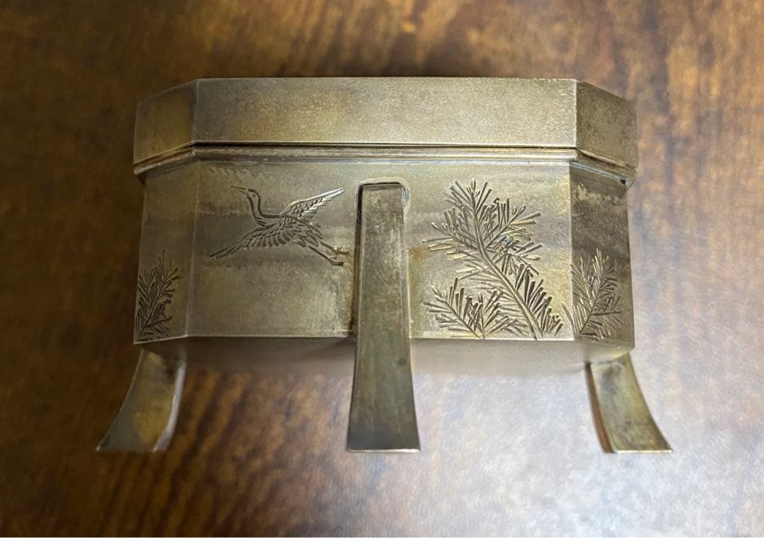 純銀 皇室ボンボニエール 明治33年5月10日大正天皇御結婚御下賜隅切唐櫃形