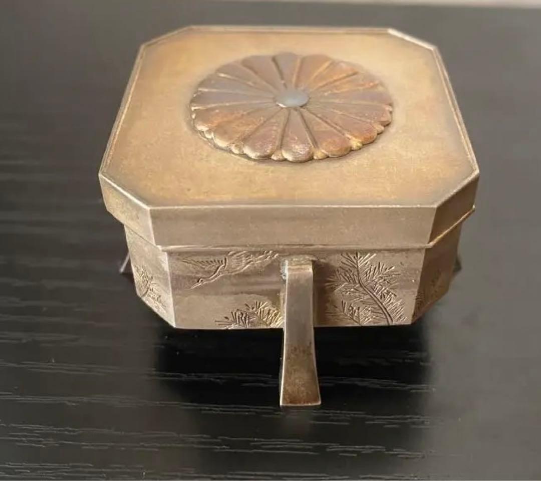 純銀 皇室ボンボニエール 明治33年5月10日大正天皇御結婚御下賜隅切唐櫃形