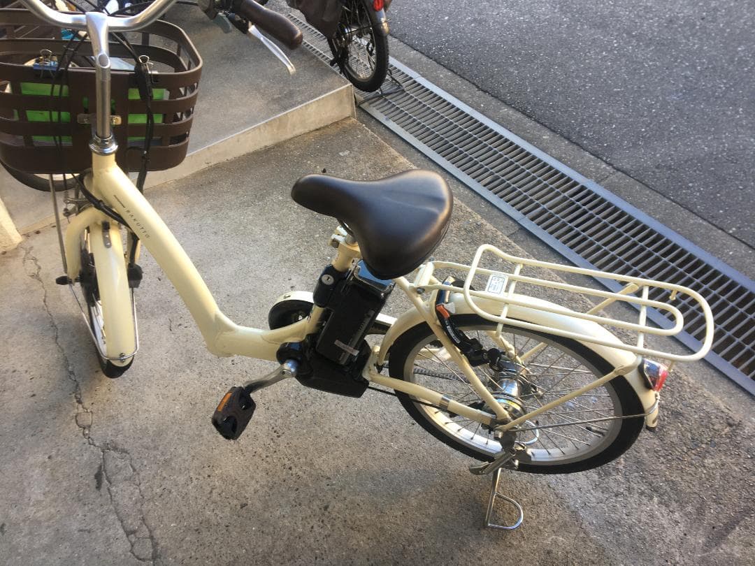 地域限定送料無料　ラクット　20　回生充電　2021年　白　神戸市　電動自転車