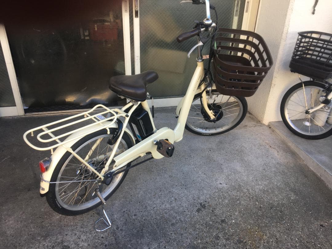 地域限定送料無料　ラクット　20　回生充電　2021年　白　神戸市　電動自転車