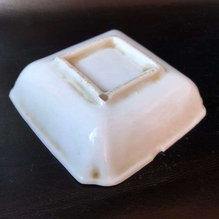 古美術品◼️蔵から超美しい真っ白な珍しいお皿が出て来ました！白磁の角皿、謎の骨董