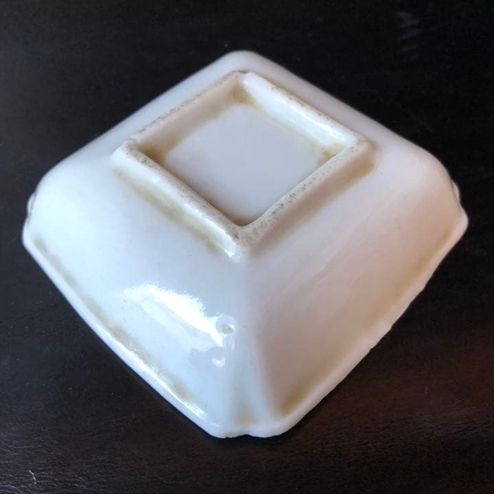 古美術品◼️蔵から超美しい真っ白な珍しいお皿が出て来ました！白磁の角皿、謎の骨董